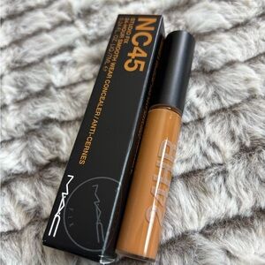 MAC Cosmetics 24HR Wear Concealer - NC45